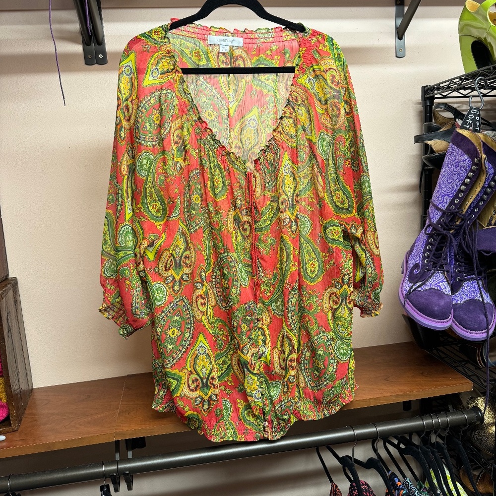 Avenue Salmon & Green Paisley Top, size 30/32